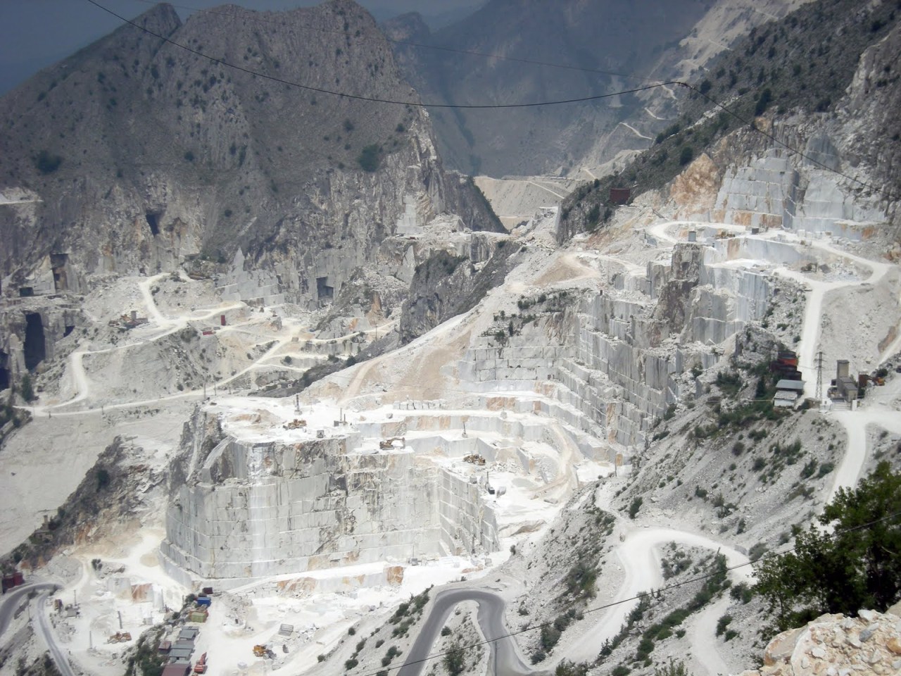Carrara-marble-fron-Art-History-to-Toothpaste-the-environmental-disaster